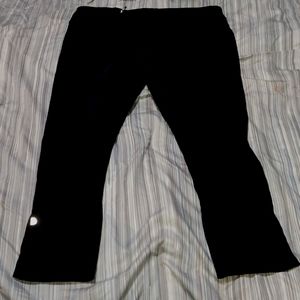 Lululemon size 8 x soul on front logo on back